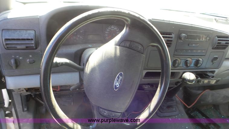 image for item L2161 2005 Ford F450 Super Duty utility truck
