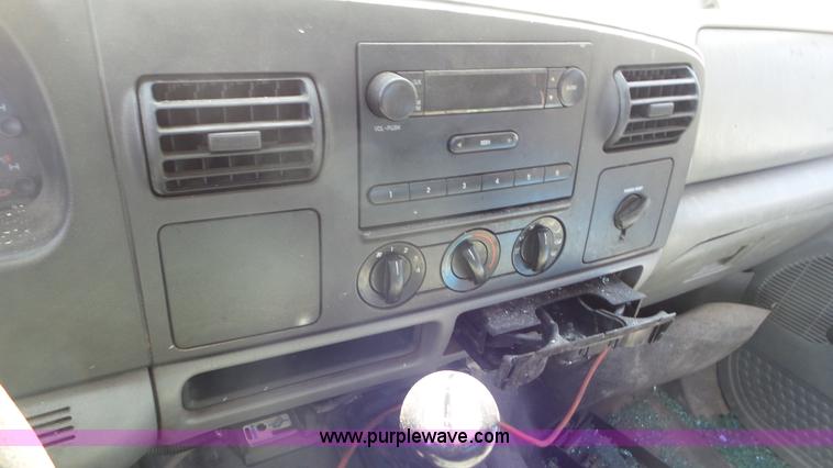 image for item L2161 2005 Ford F450 Super Duty utility truck