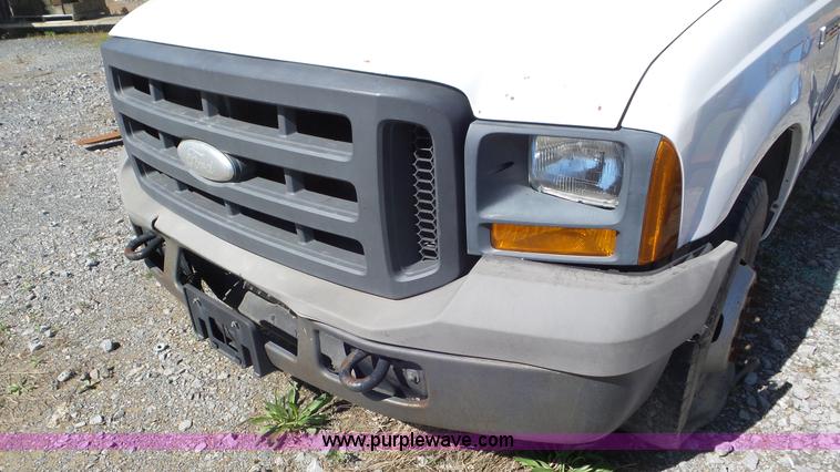 image for item L2161 2005 Ford F450 Super Duty utility truck