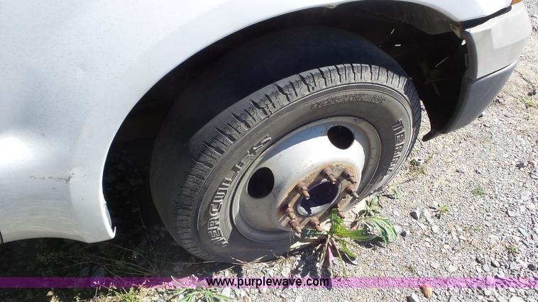 image for item L2161 2005 Ford F450 Super Duty utility truck