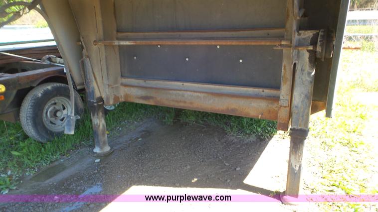 image for item L2162 1996 Wells Cargo CVG2425 enclosed cargo trailer