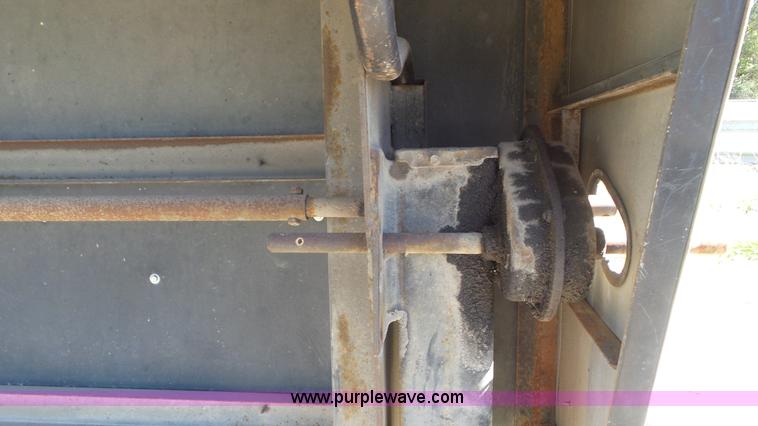 image for item L2162 1996 Wells Cargo CVG2425 enclosed cargo trailer