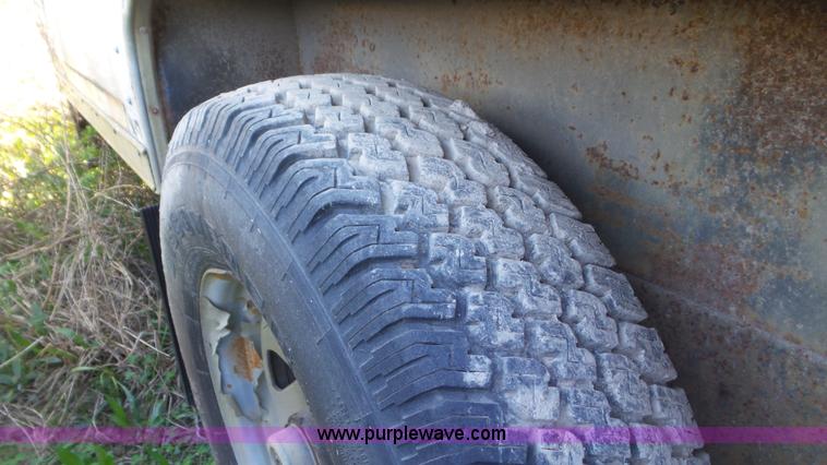 image for item L2162 1996 Wells Cargo CVG2425 enclosed cargo trailer