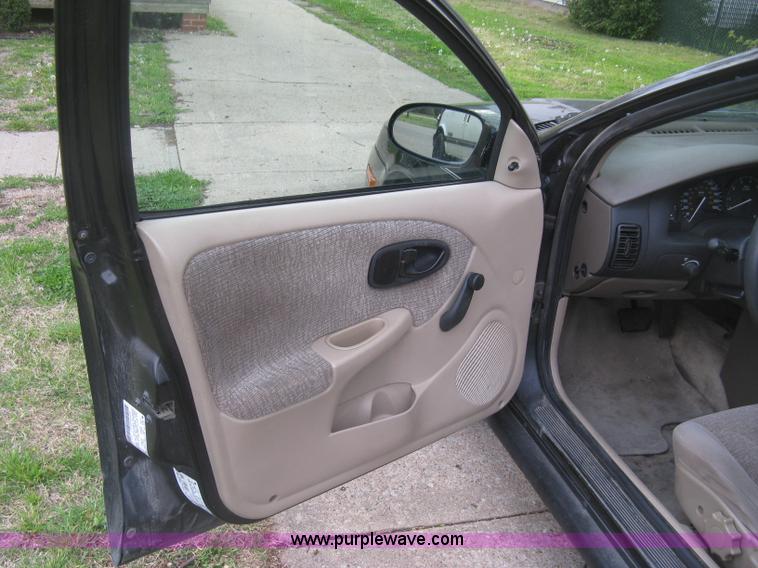 image for item L3824 2000 Saturn SL