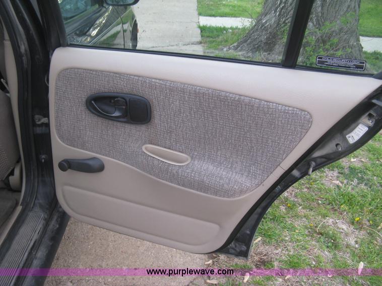 image for item L3824 2000 Saturn SL