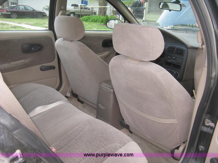 image for item L3824 2000 Saturn SL