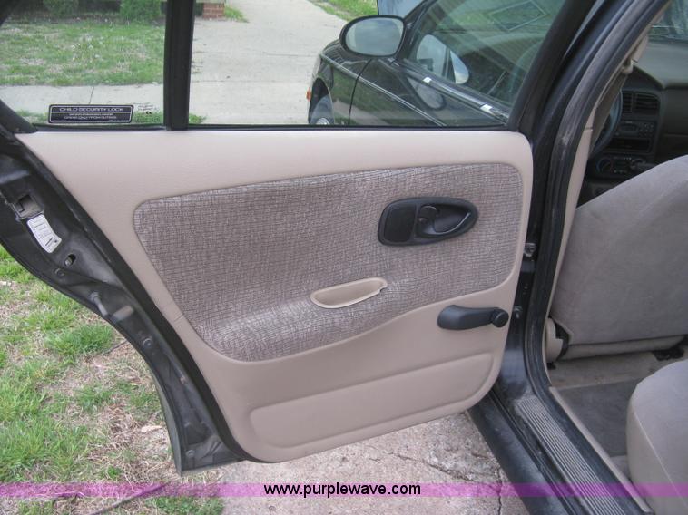 image for item L3824 2000 Saturn SL