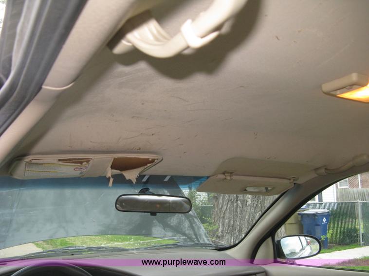 image for item L3824 2000 Saturn SL