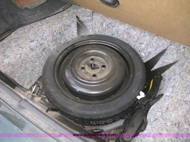 image for item L3824 2000 Saturn SL