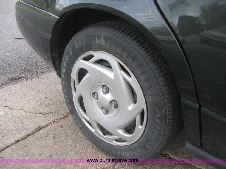 image for item L3824 2000 Saturn SL