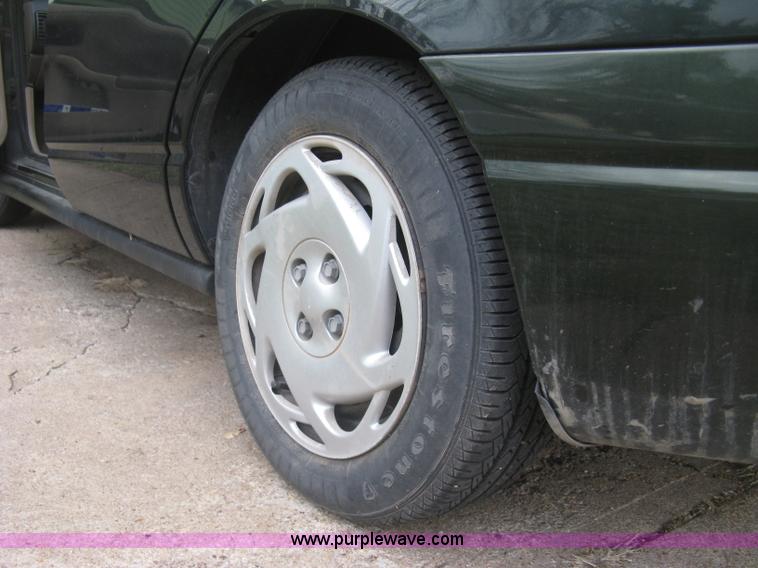 image for item L3824 2000 Saturn SL