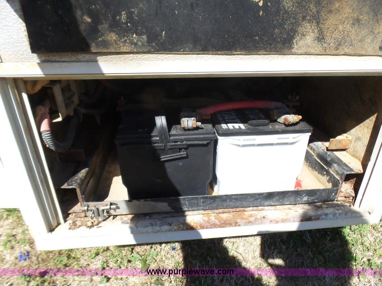 image for item L5489 2002 Ford 801 bus