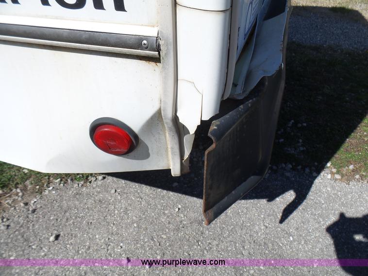 image for item L5489 2002 Ford 801 bus
