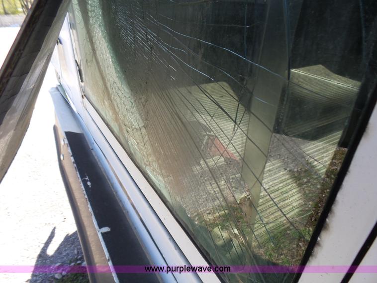 image for item L5489 2002 Ford 801 bus