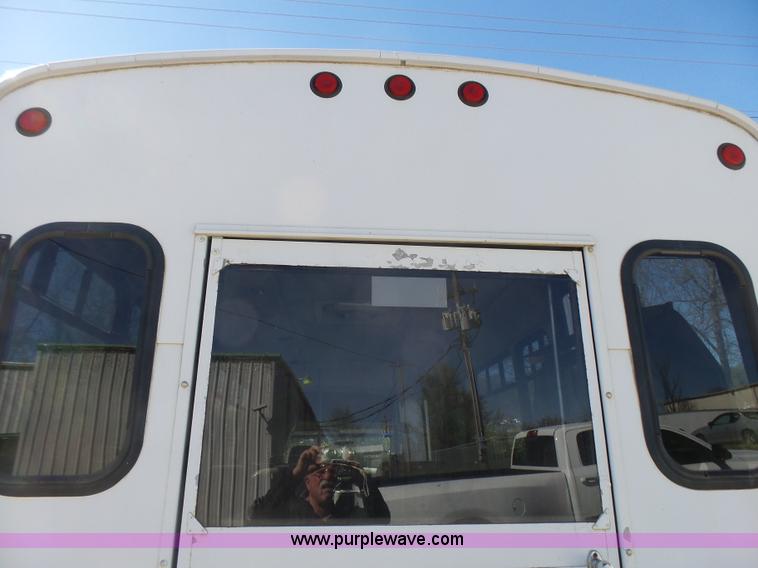 image for item L5489 2002 Ford 801 bus