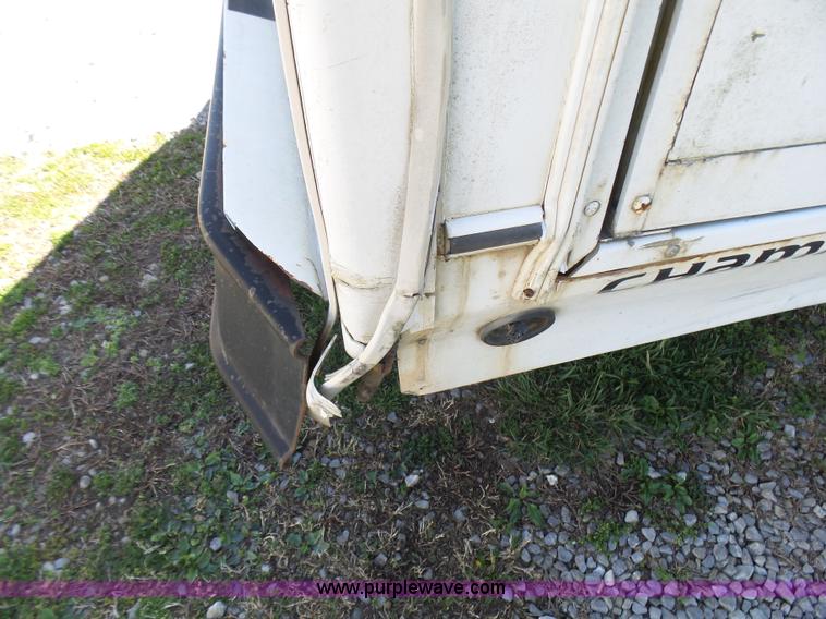 image for item L5489 2002 Ford 801 bus