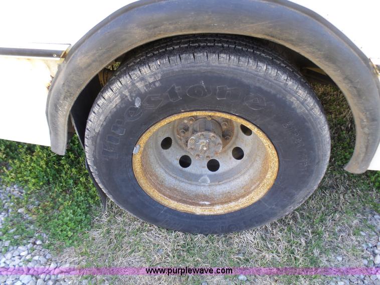 image for item L5489 2002 Ford 801 bus