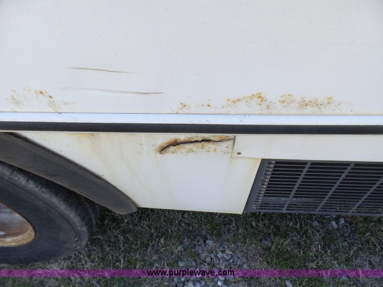 image for item L5489 2002 Ford 801 bus