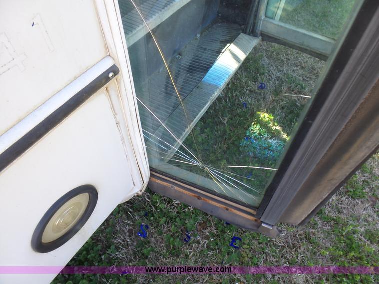 image for item L5489 2002 Ford 801 bus