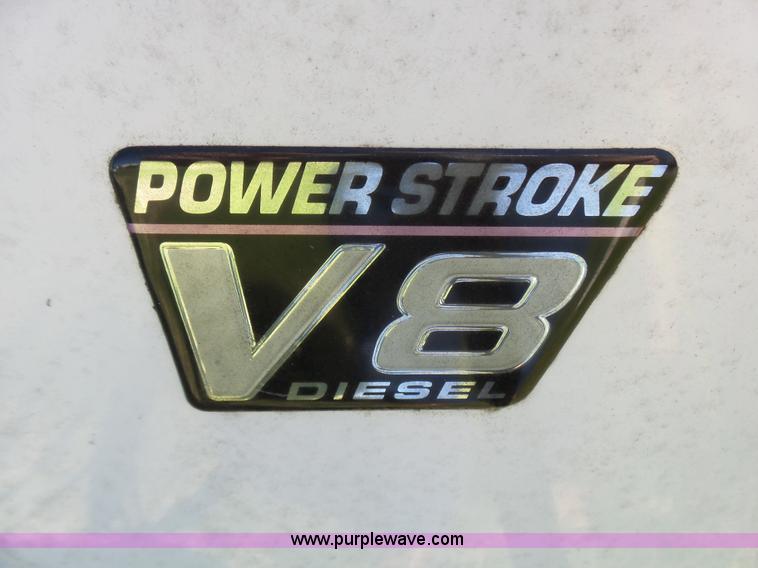 image for item L5489 2002 Ford 801 bus