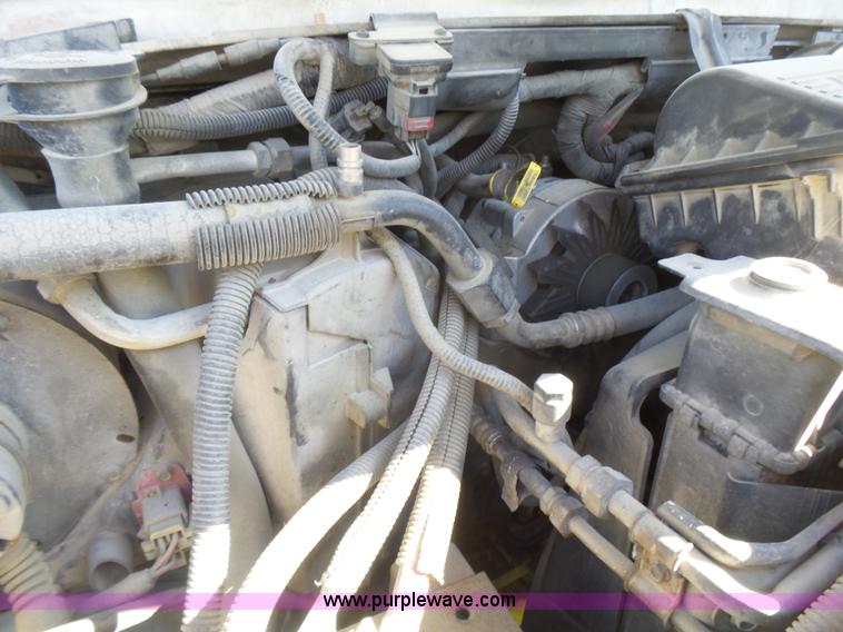 image for item L5489 2002 Ford 801 bus