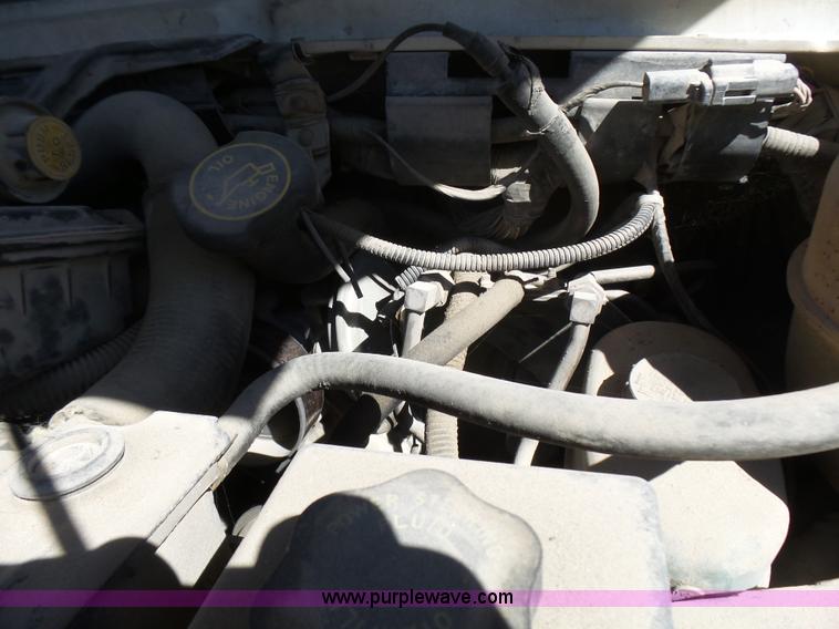 image for item L5489 2002 Ford 801 bus