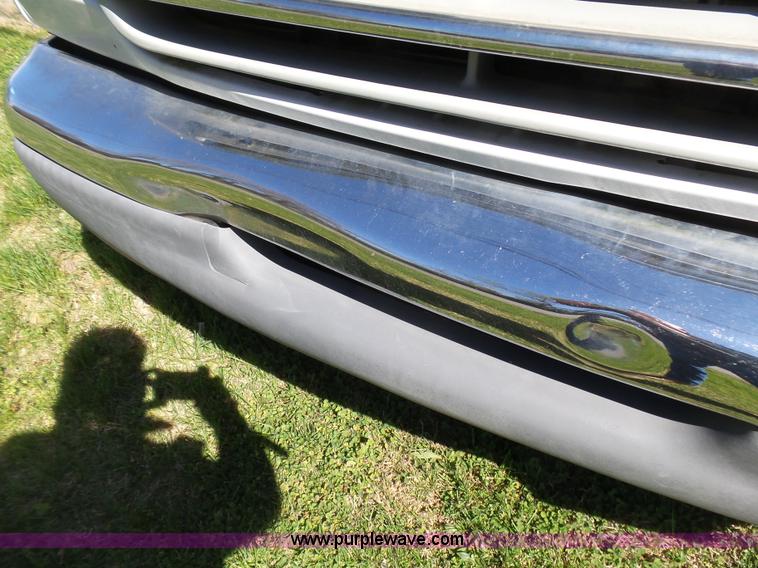 image for item L5489 2002 Ford 801 bus