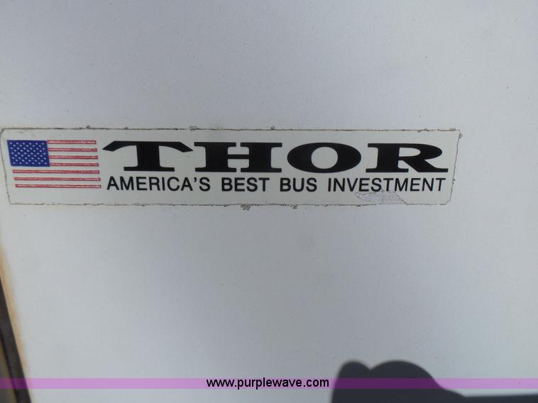 image for item L5489 2002 Ford 801 bus