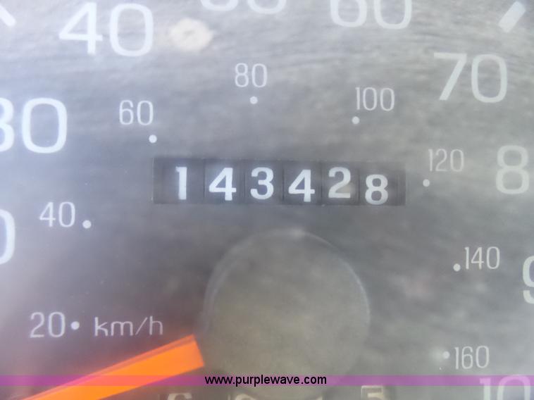 image for item L5489 2002 Ford 801 bus