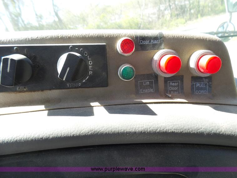 image for item L5489 2002 Ford 801 bus