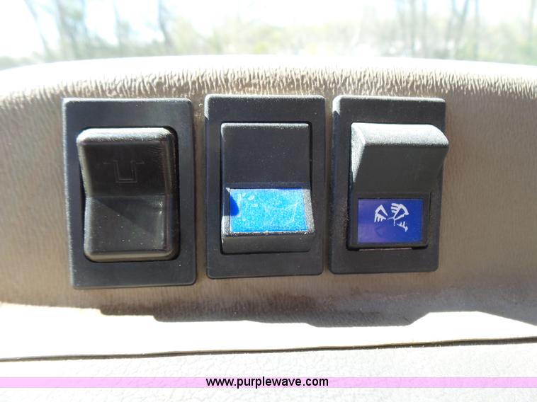 image for item L5489 2002 Ford 801 bus