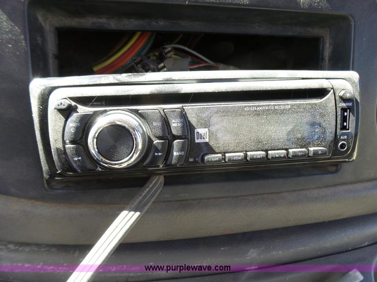 image for item L5489 2002 Ford 801 bus