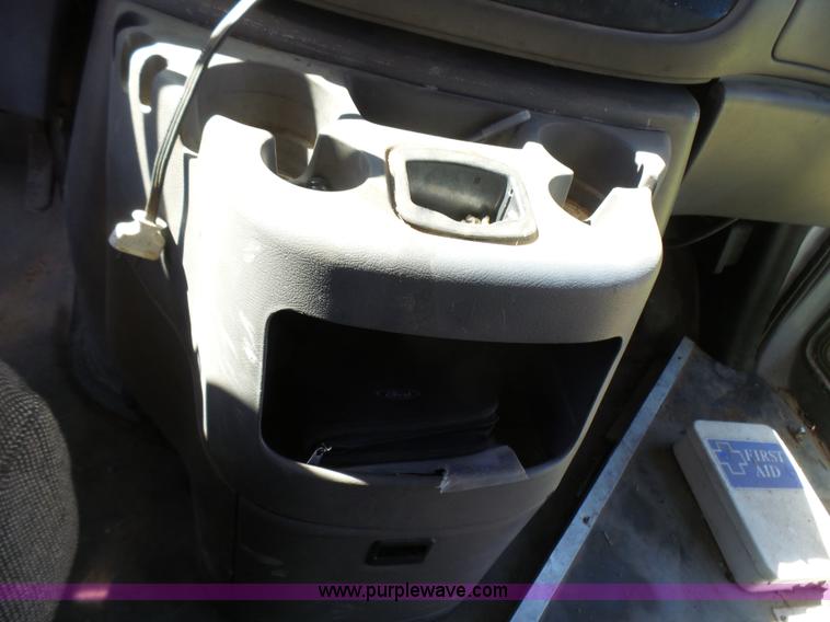 image for item L5489 2002 Ford 801 bus