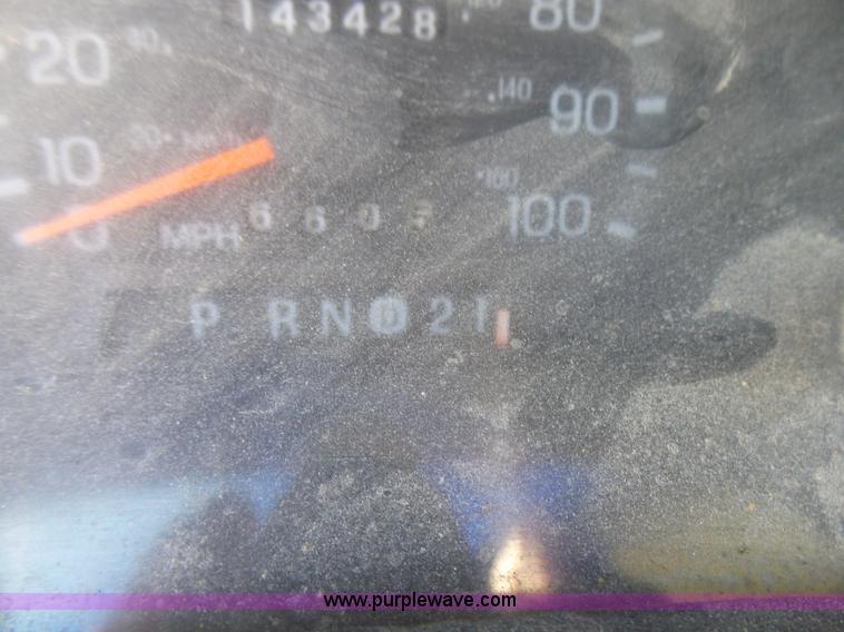 image for item L5489 2002 Ford 801 bus