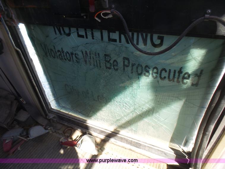 image for item L5489 2002 Ford 801 bus