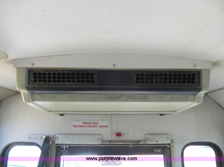 image for item L5489 2002 Ford 801 bus