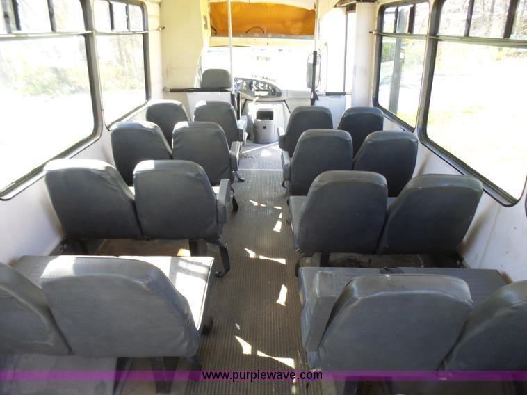 image for item L5489 2002 Ford 801 bus