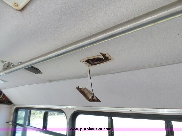 image for item L5489 2002 Ford 801 bus