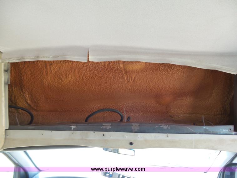 image for item L5489 2002 Ford 801 bus