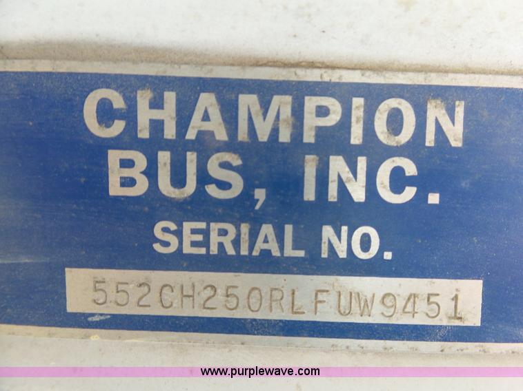 image for item L5489 2002 Ford 801 bus