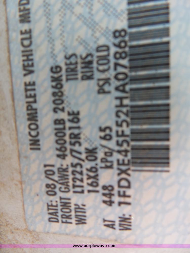 image for item L5489 2002 Ford 801 bus