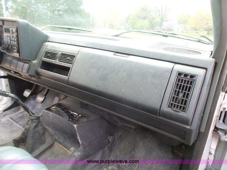 image for item L5490 1994 Chevrolet Kodiak delivery truck