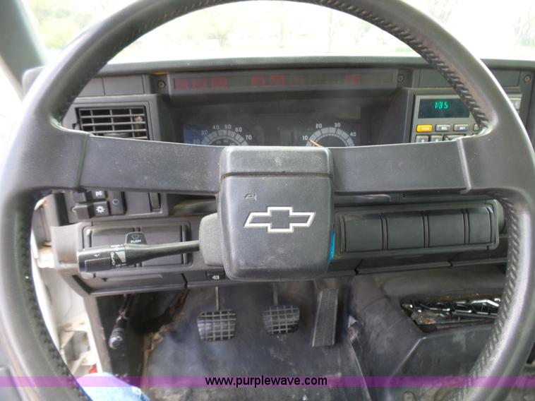 image for item L5490 1994 Chevrolet Kodiak delivery truck
