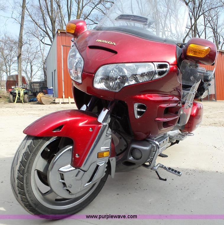 image for item L5655 2004 Honda GL1800 Gold Wing motorcycle