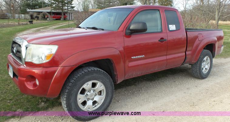 image for item L5660 2006 Toyota Tacoma SR5 Ext. Cab pickup truck