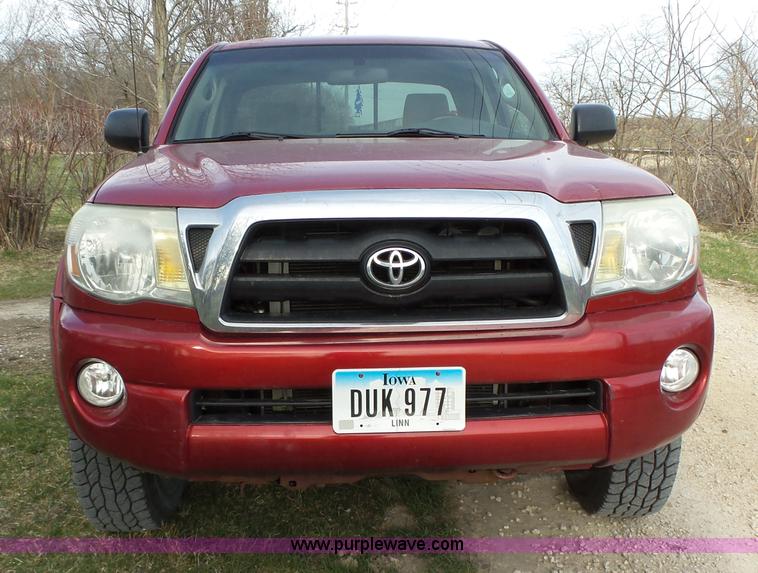 image for item L5660 2006 Toyota Tacoma SR5 Ext. Cab pickup truck