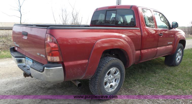 image for item L5660 2006 Toyota Tacoma SR5 Ext. Cab pickup truck