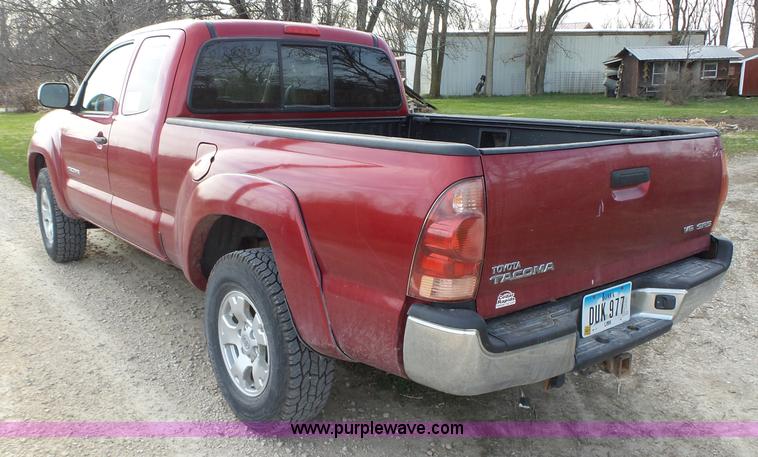 image for item L5660 2006 Toyota Tacoma SR5 Ext. Cab pickup truck