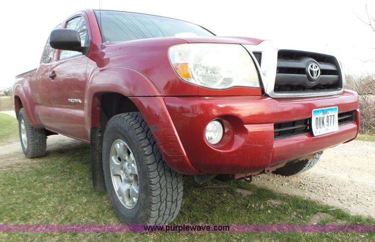 image for item L5660 2006 Toyota Tacoma SR5 Ext. Cab pickup truck