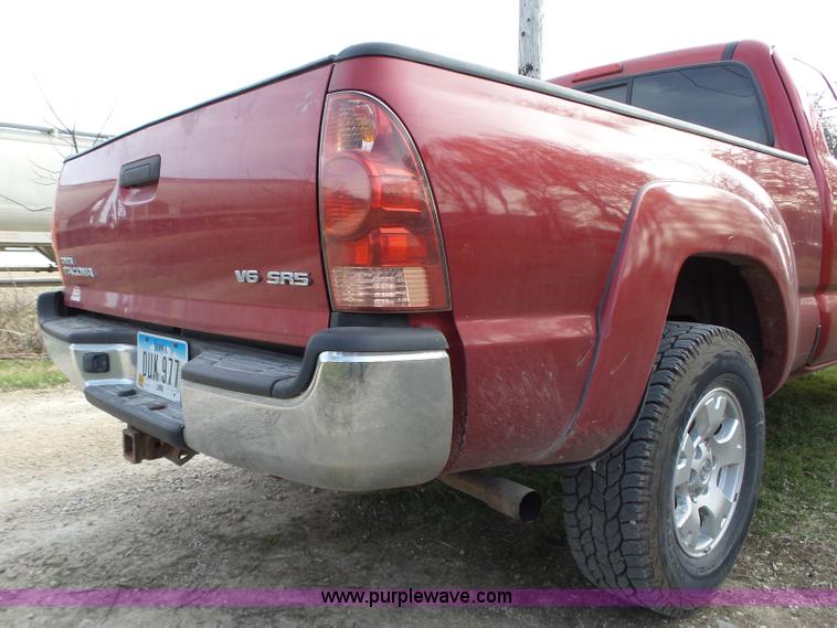 image for item L5660 2006 Toyota Tacoma SR5 Ext. Cab pickup truck